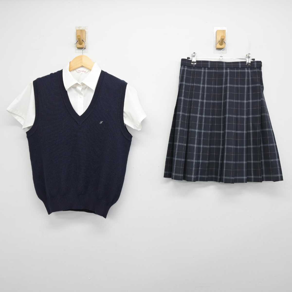 【中古】神奈川県 鶴見大学附属高等学校 女子制服 3点 (ニットベスト・シャツ・スカート) sf051247