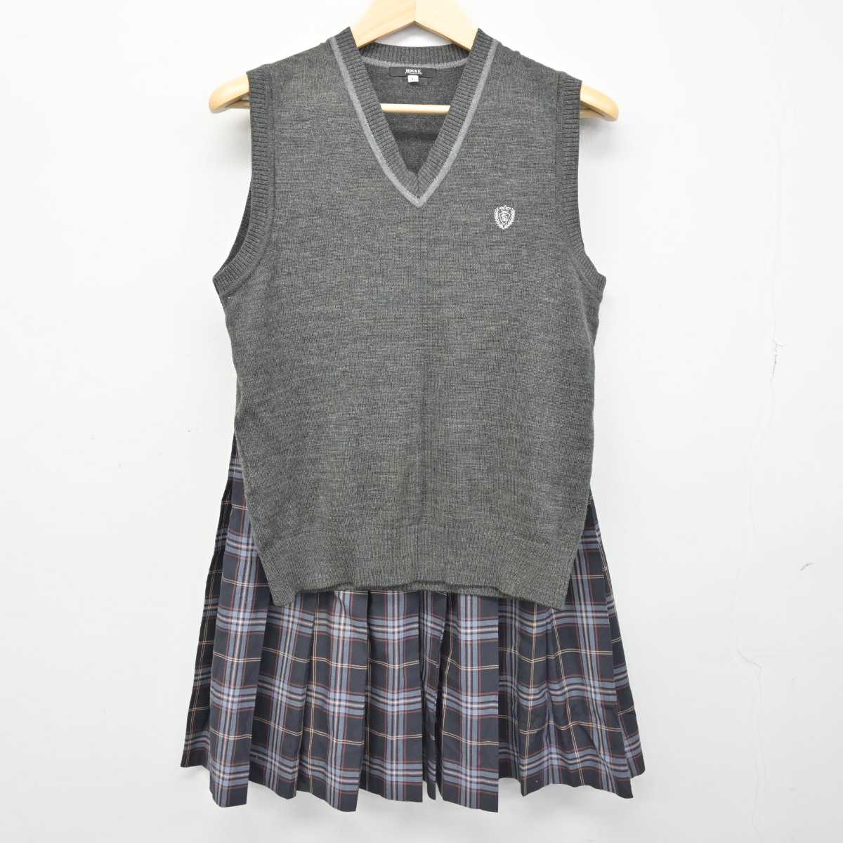 【中古】埼玉県 埼玉栄高等学校 女子制服 2点 (ニットベスト・スカート) sf051264