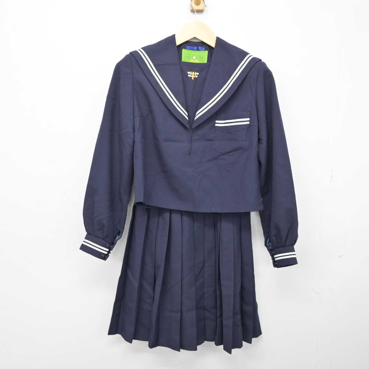 【中古】佐賀県 佐志中学校 女子制服 2点 (セーラー服・スカート) sf051307