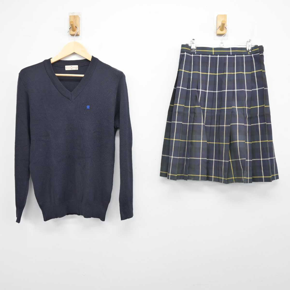 【中古】群馬県 新田暁高等学校 女子制服 2点 (ニット・スカート) sf051486