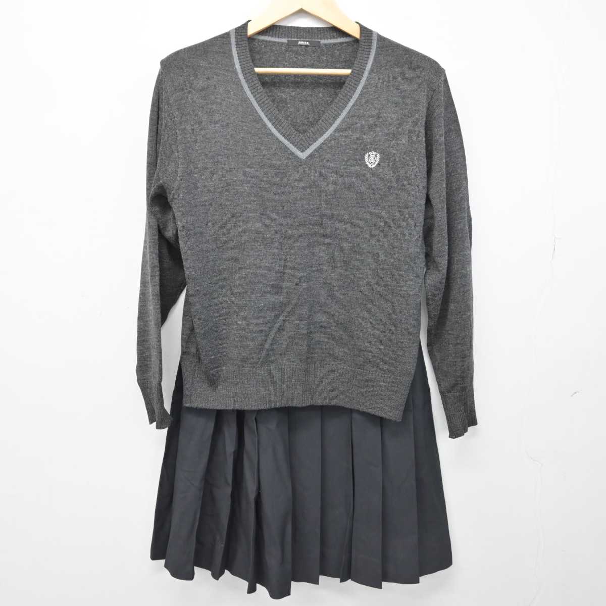 【中古】埼玉県 埼玉栄高等学校 女子制服 4点 (ブレザー・ニット・スカート) sf051794