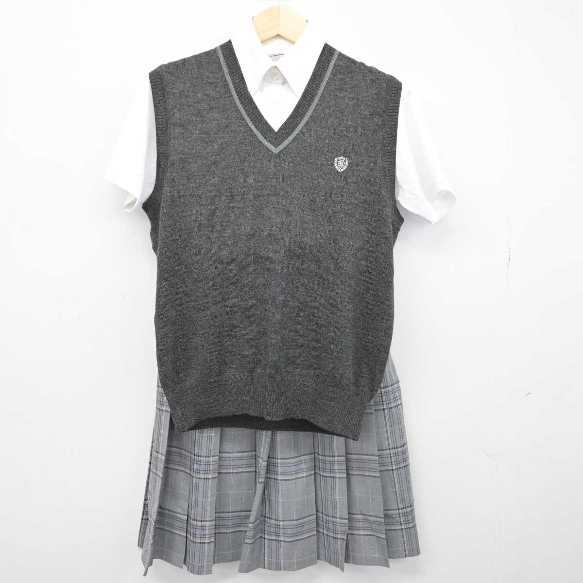 【中古】埼玉県 埼玉栄高等学校 女子制服 3点 (ニットベスト・シャツ・スカート) sf051795