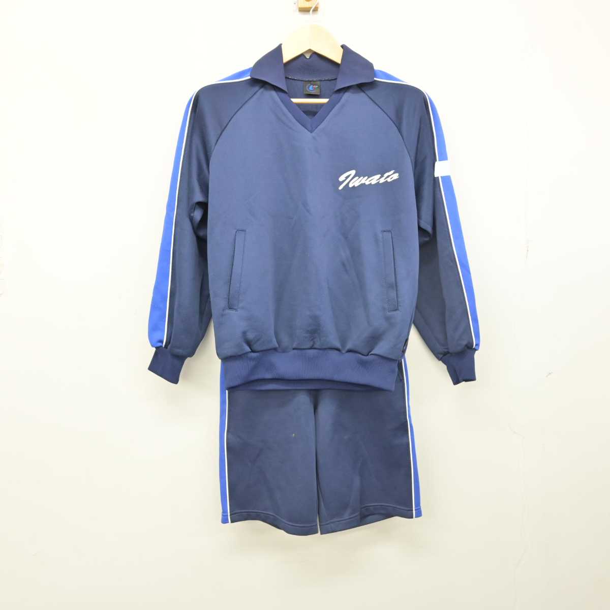 【中古】神奈川県 岩戸中学校 女子制服 3点 (ジャージ 上・ジャージ 下・体操服 下) sf051827