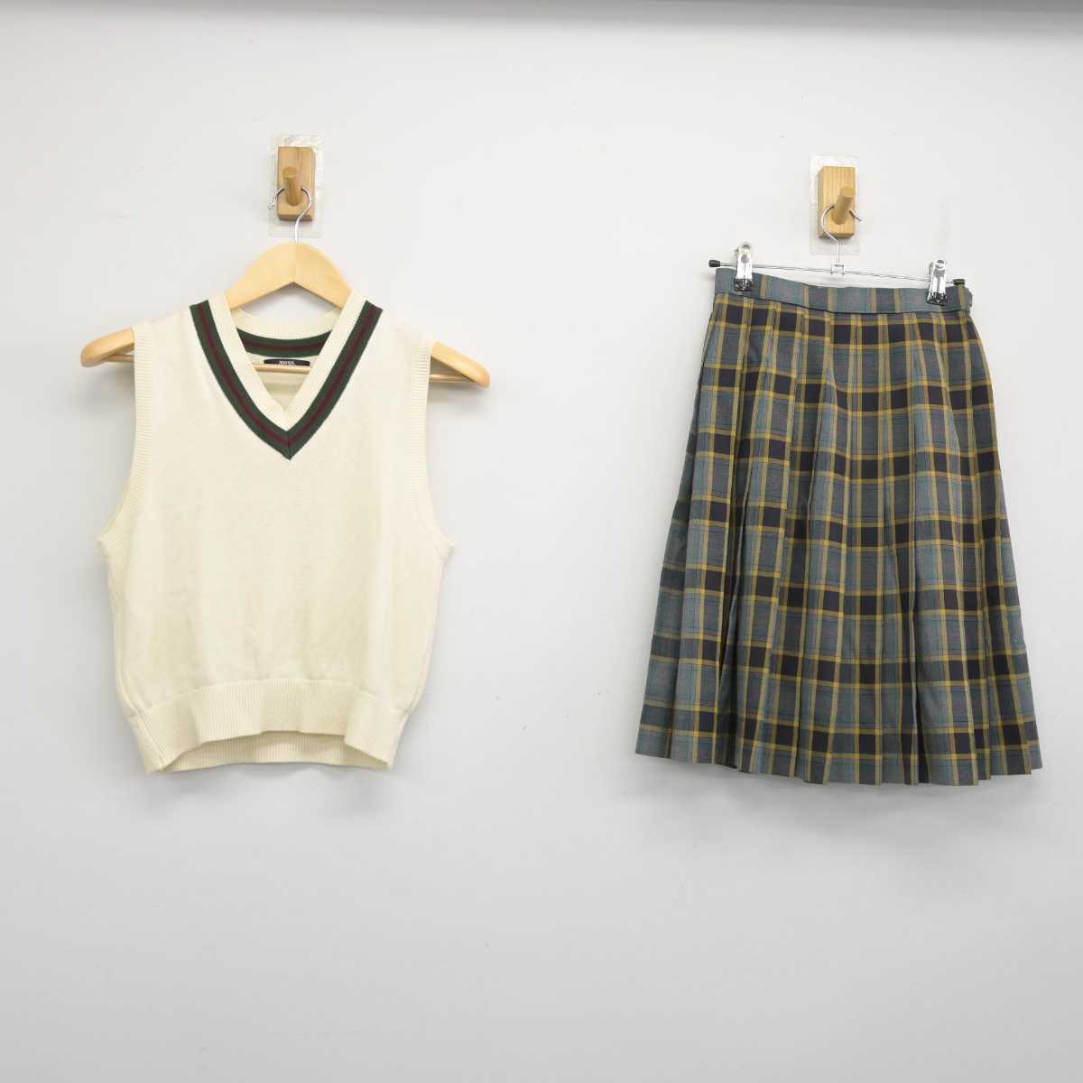 【中古】北海道 野幌中学校 女子制服 2点 (ニットベスト・スカート) sf052195