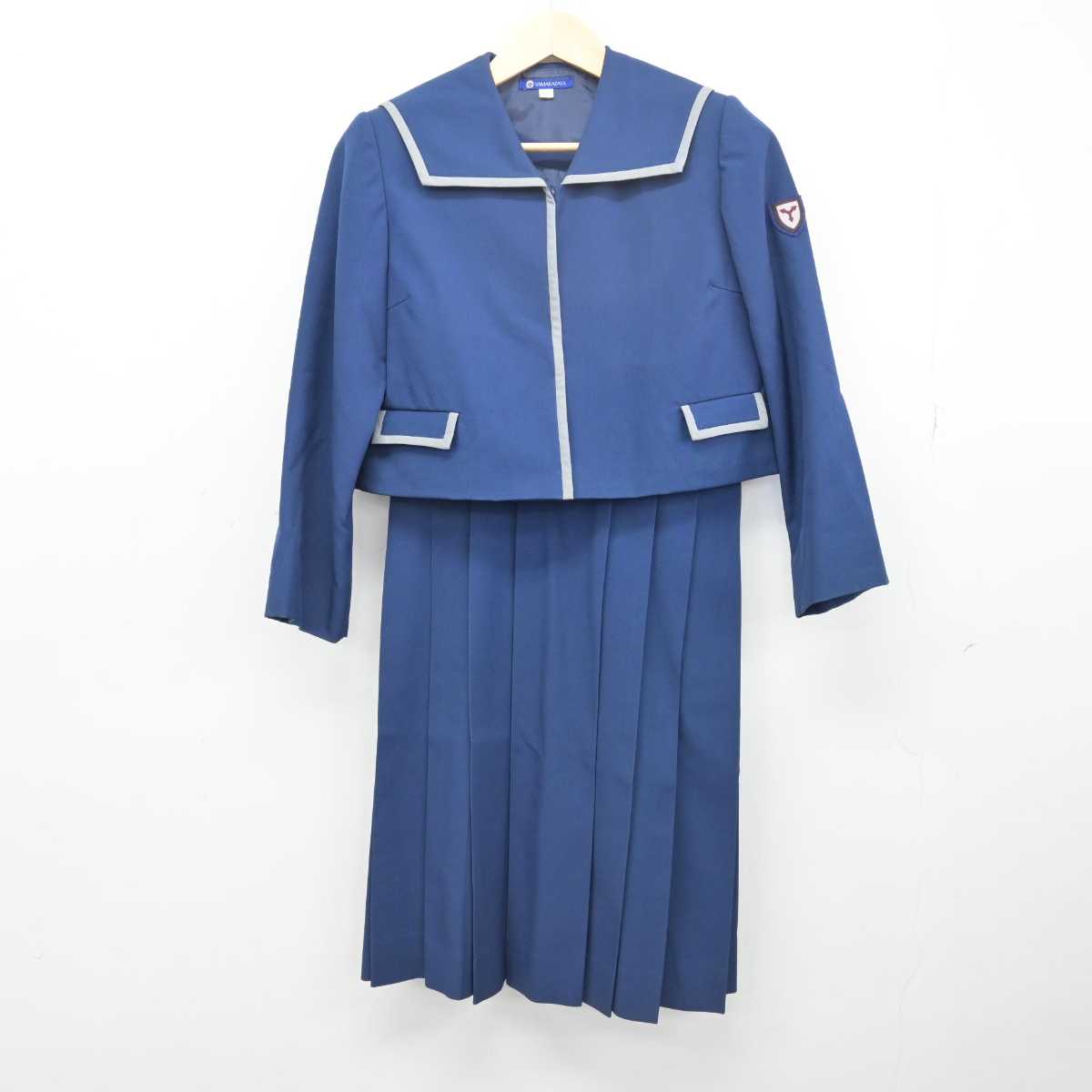 【中古】鹿児島県 鹿児島中央高等学校 女子制服 2点 (セーラー服・ジャンパースカート) sf052196