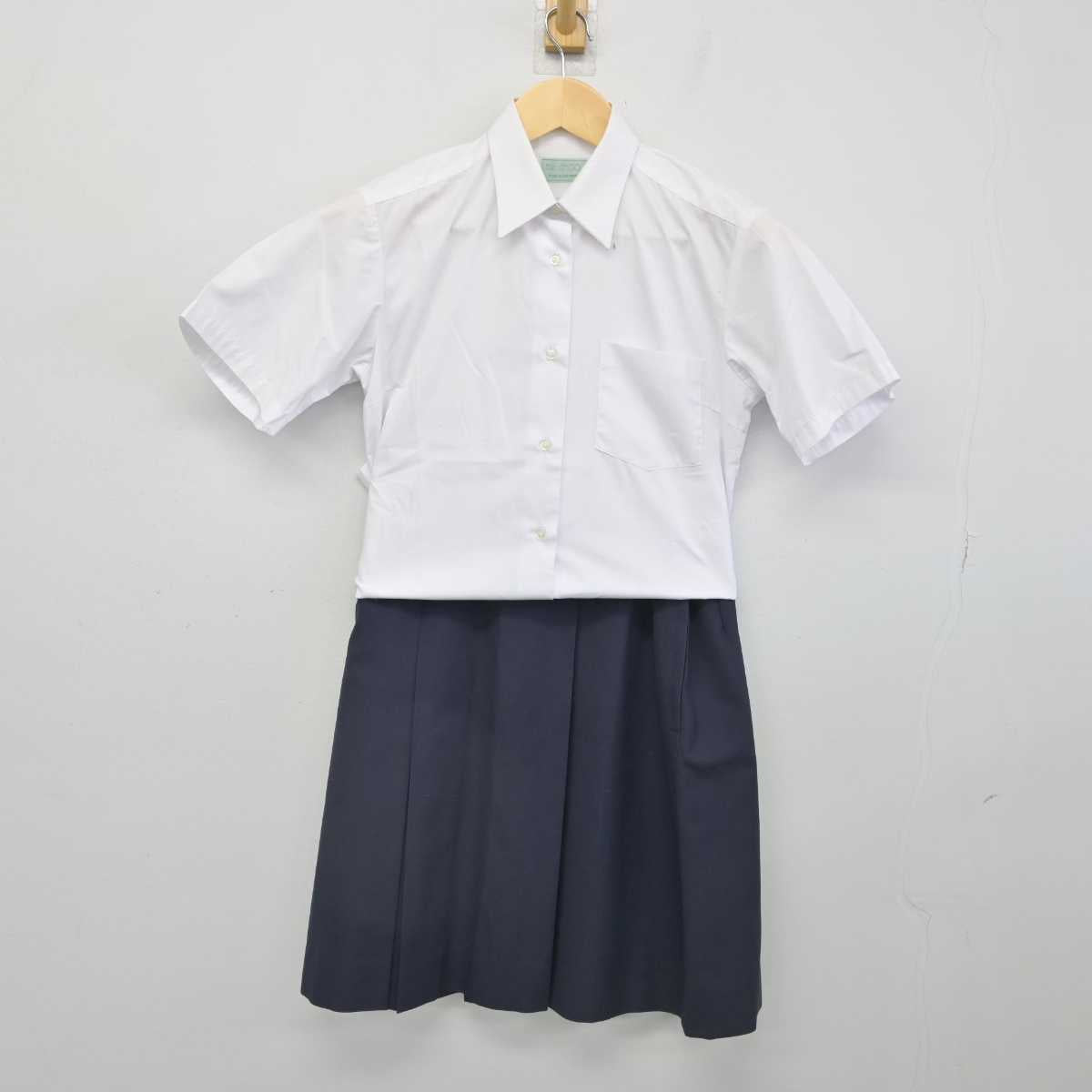 【中古】岡山県 芳泉中学校 女子制服 2点 (シャツ・スカート) sf052266