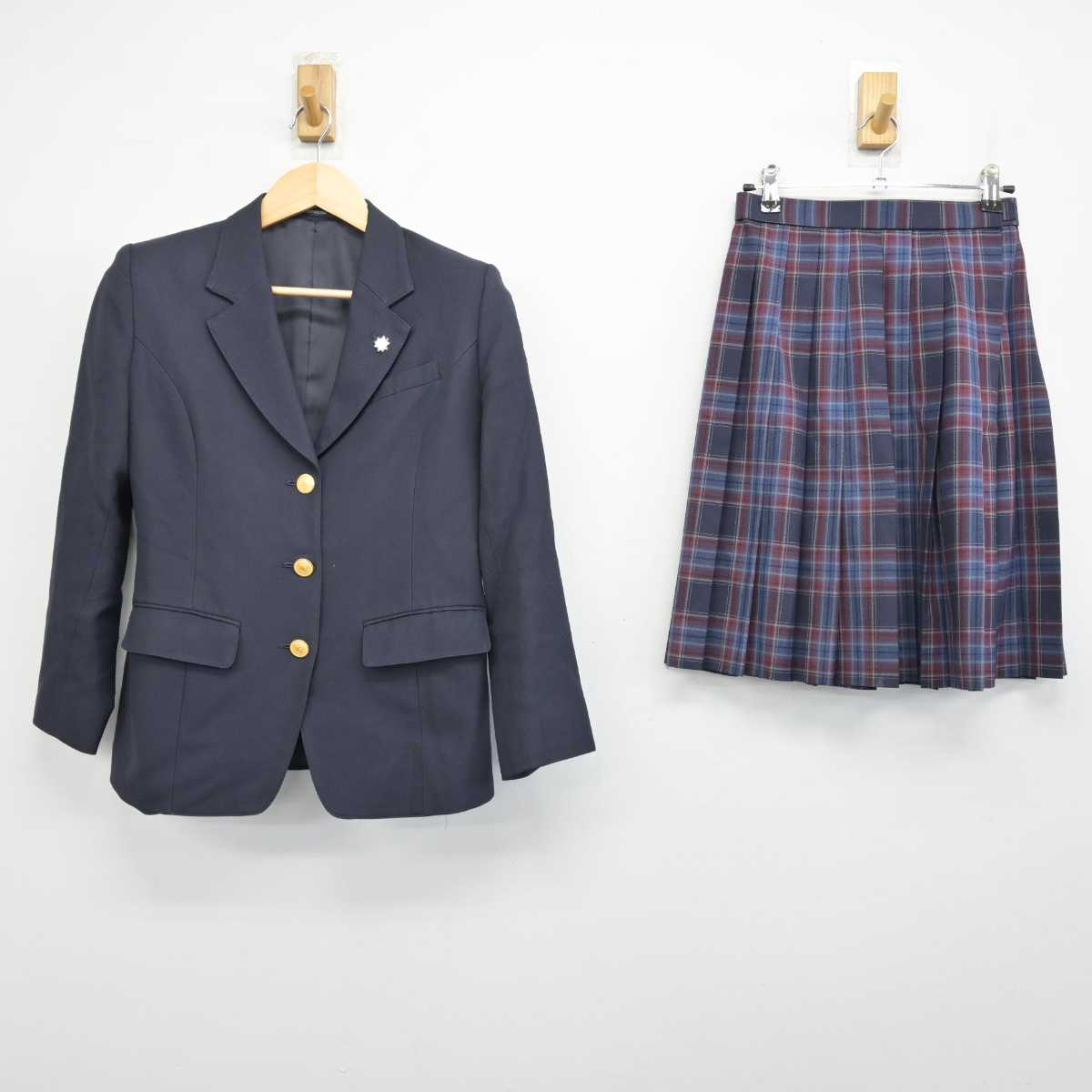 中古】広島県 呉高等学校 女子制服 3点 (ブレザー・スカート) sf052314