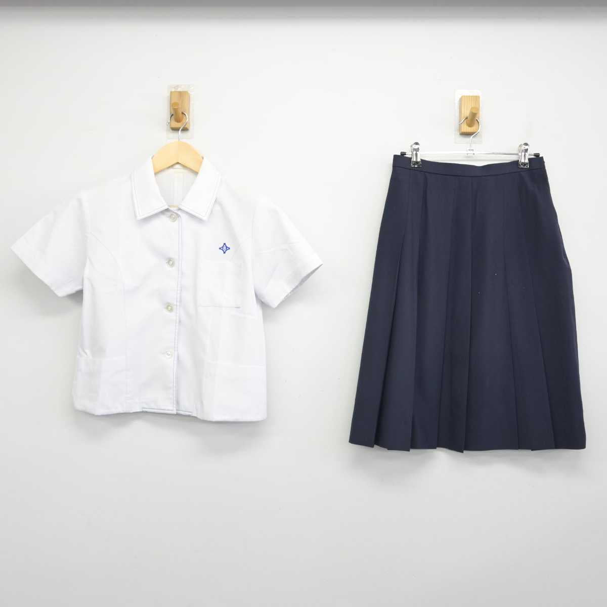 【中古】長崎県 長崎北陽台高等学校 女子制服 2点 (シャツ・スカート) sf052466