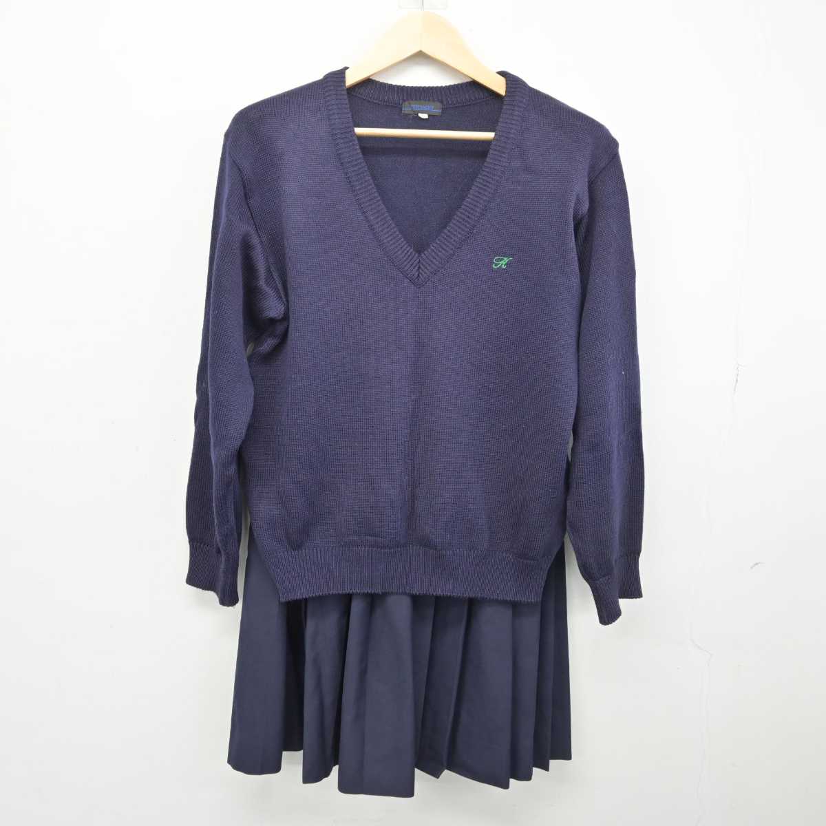 【中古】埼玉県 越ヶ谷高等学校 女子制服 3点 (ブレザー・ニット・スカート) sf052596