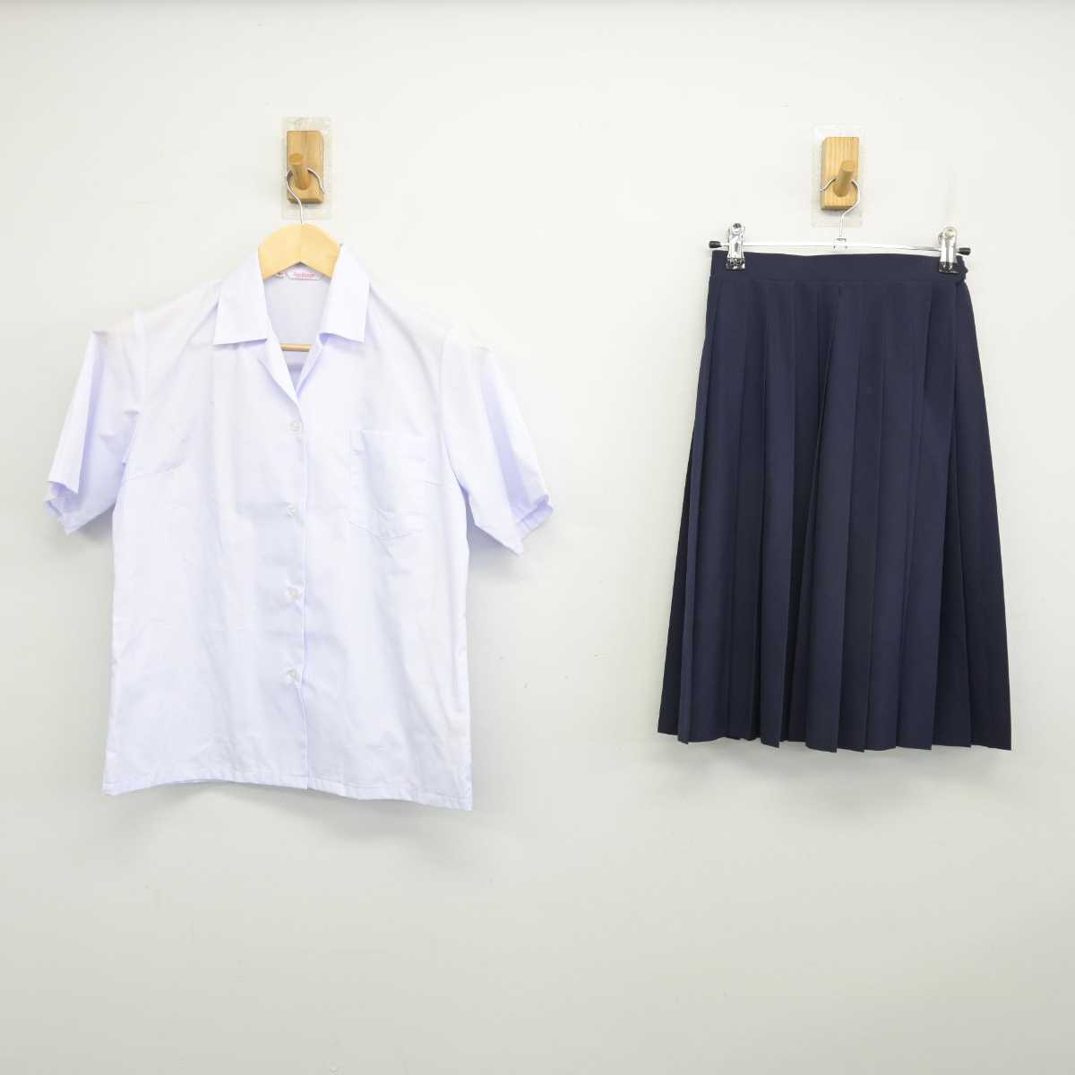 【中古】千葉県 酒井根中学校 女子制服 2点 (シャツ・スカート) sf052945