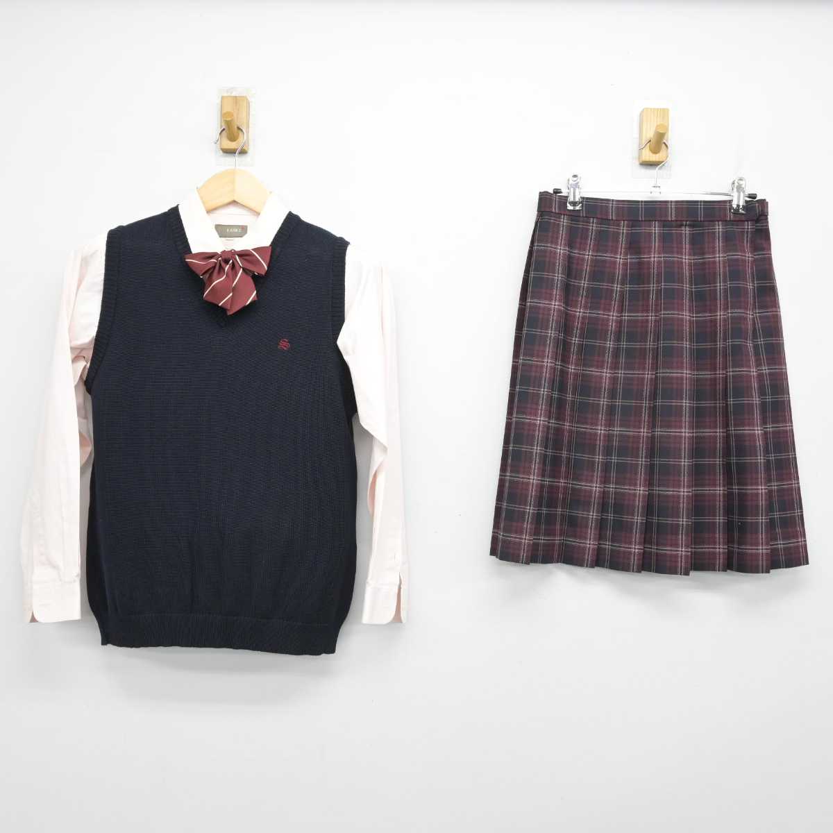 【中古】福岡県 誠修高等学校 女子制服 4点 (シャツ・ニットベスト・スカート) sf052968