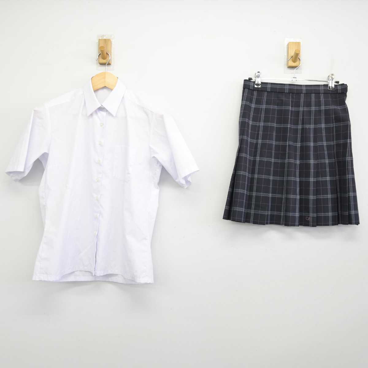 【中古】東京都 墨田川高等学校 女子制服 2点 (シャツ・スカート) sf053049