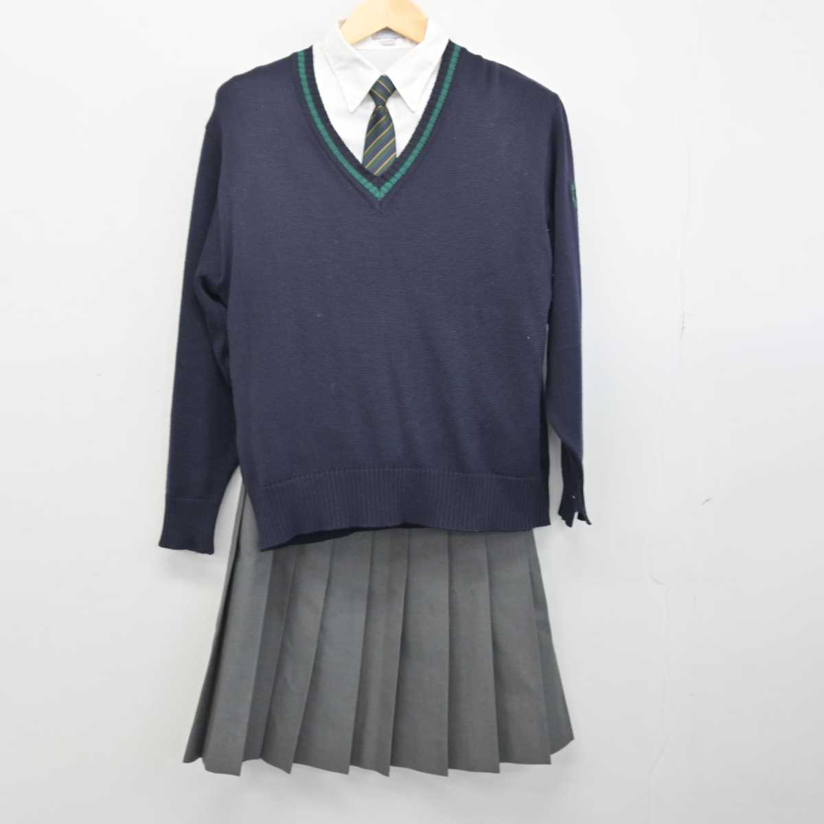 【中古】東京都 上野学園高等学校 女子制服 4点 (シャツ・ニット・スカート) sf053219