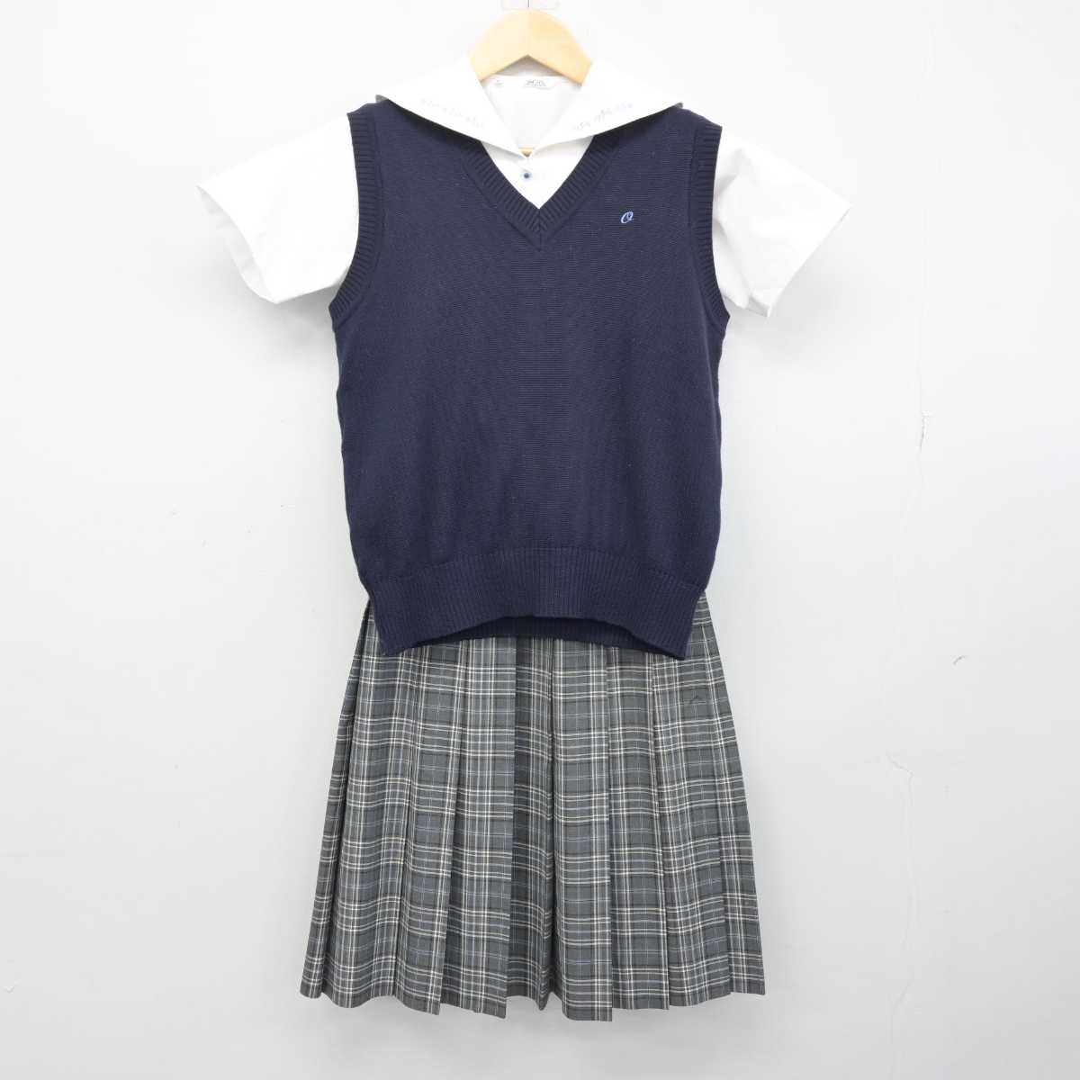 【中古】北海道 北海道大麻高等学校 女子制服 3点 (ブラウス・ニットベスト・スカート) sf053251