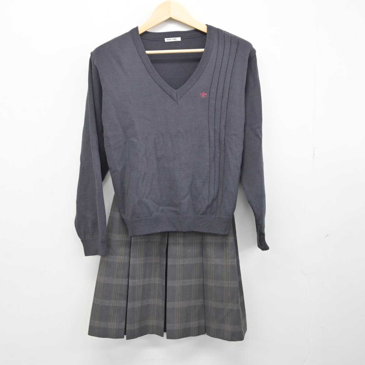 【中古】神奈川県 横須賀学院高等学校 女子制服 4点 (ブレザー・ニット・スカート) sf053403