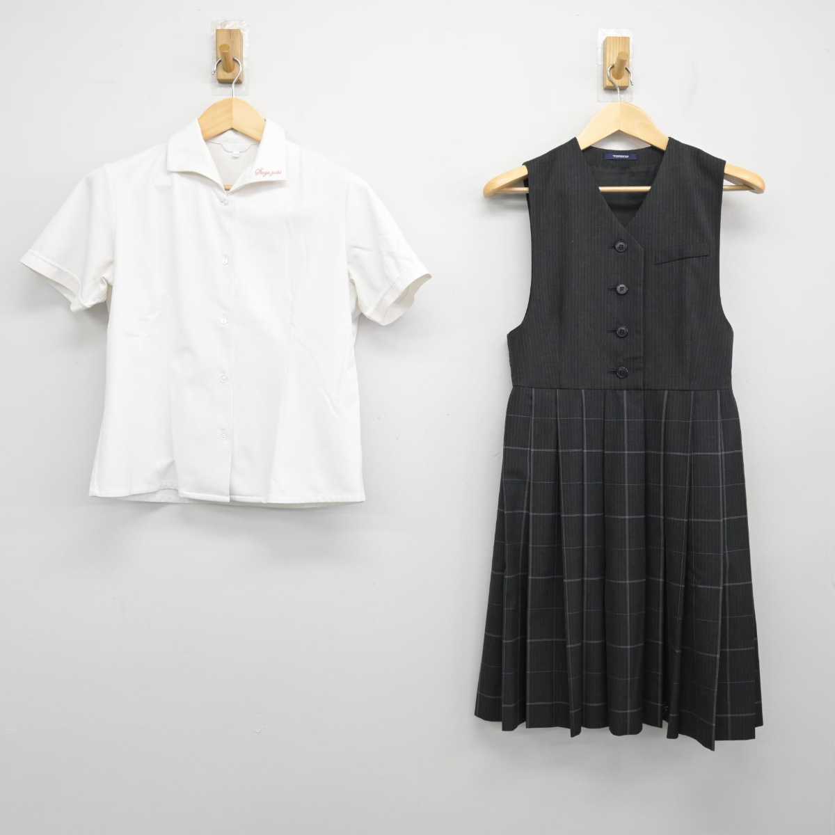 【中古】佐賀県 佐賀女子短期大学付属佐賀女子高等学校 女子制服 2点 (シャツ・ジャンパースカート) sf053438