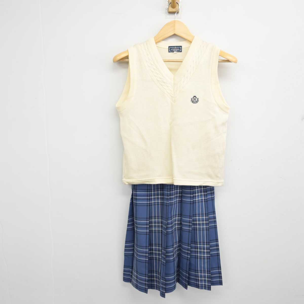 【中古】福岡県 博多学園 博多高等学校 女子制服 2点 (ニットベスト・スカート) sf053578