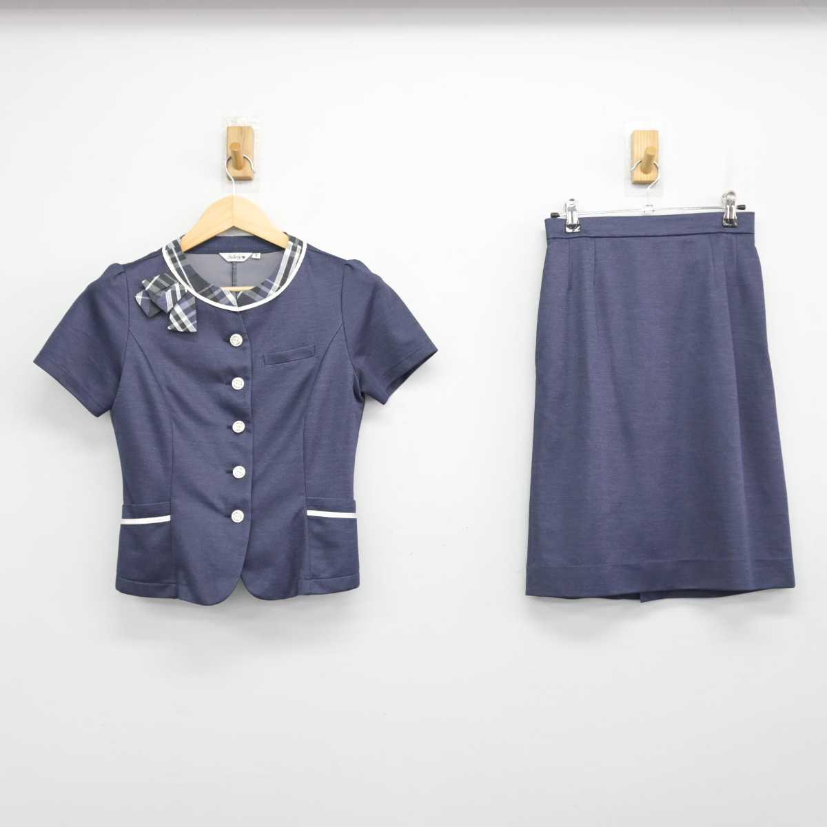 【中古】 事務服 女子制服 2点 (ブラウス・スカート) sf053593