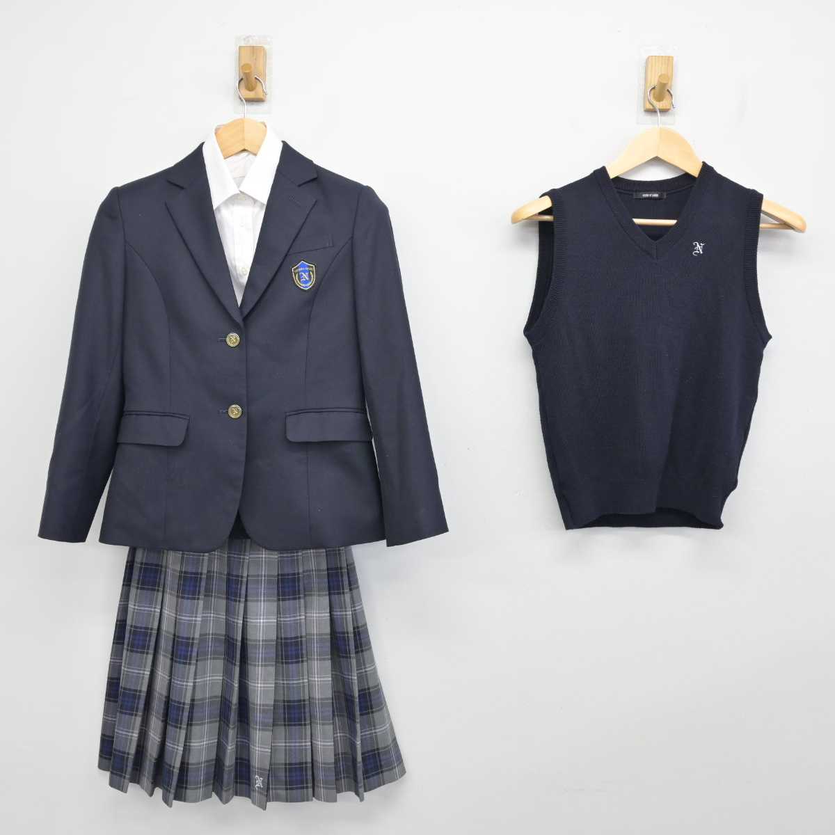 【中古】静岡県 御殿場西高等学校 女子制服 4点 (ブレザー・ニットベスト・シャツ・スカート) sf054032