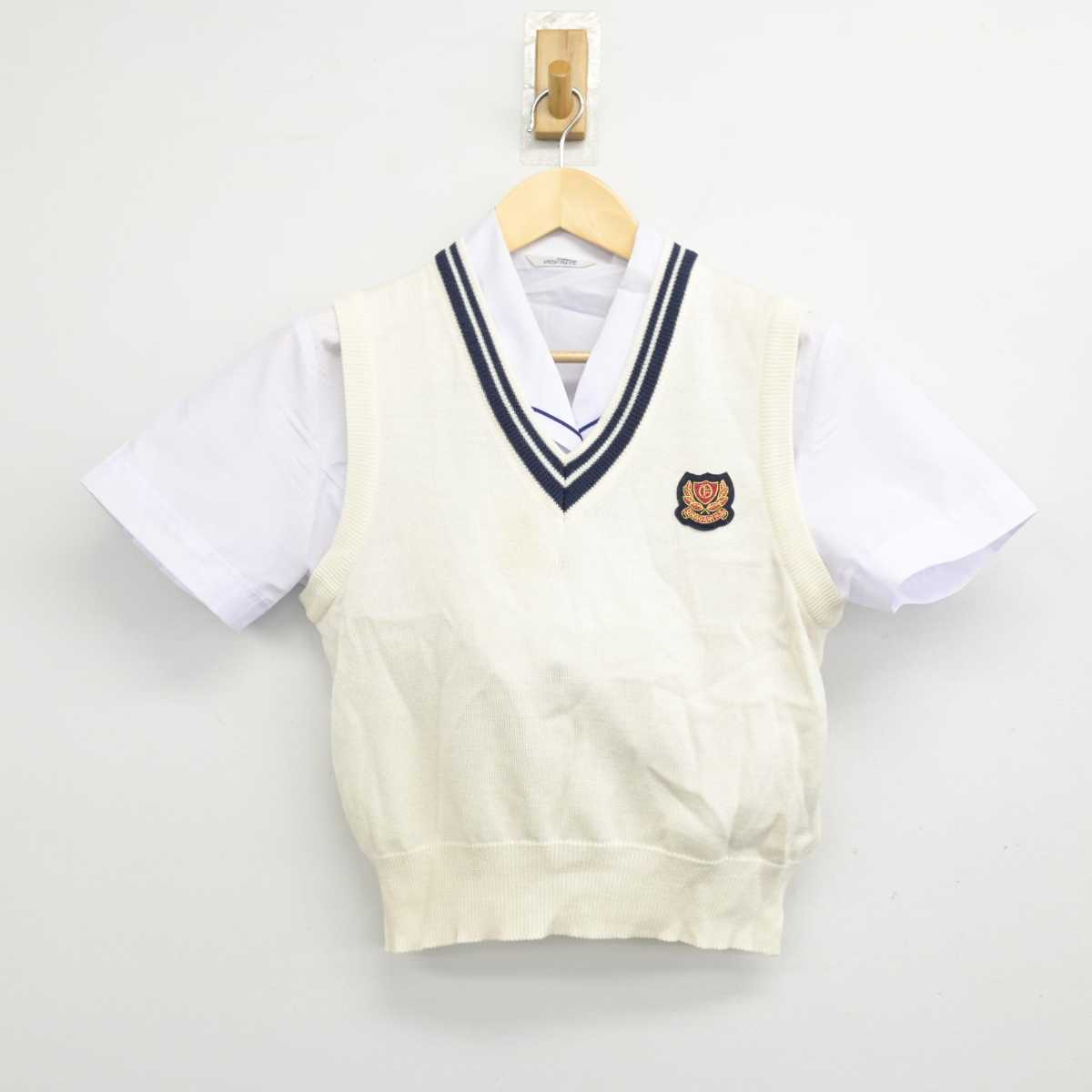 【中古】秋田県 大曲高等学校 女子制服 2点 (ニットベスト・シャツ) sf054044