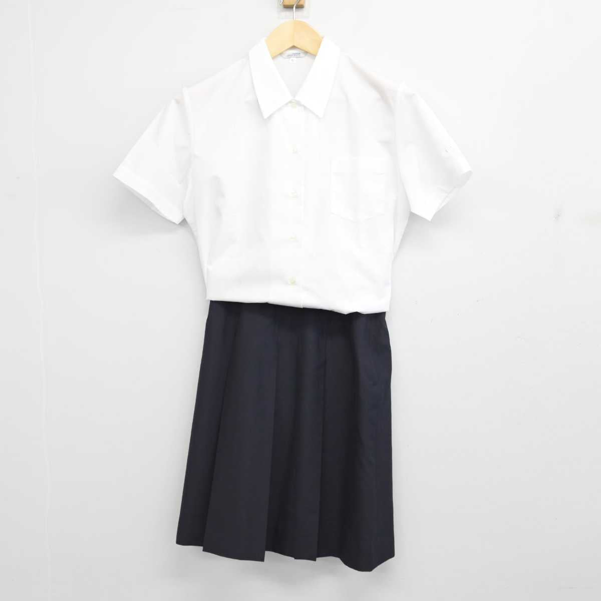 【中古】埼玉県 大宮商業高等学校 女子制服 3点 (ニットベスト・シャツ・スカート) sf054052