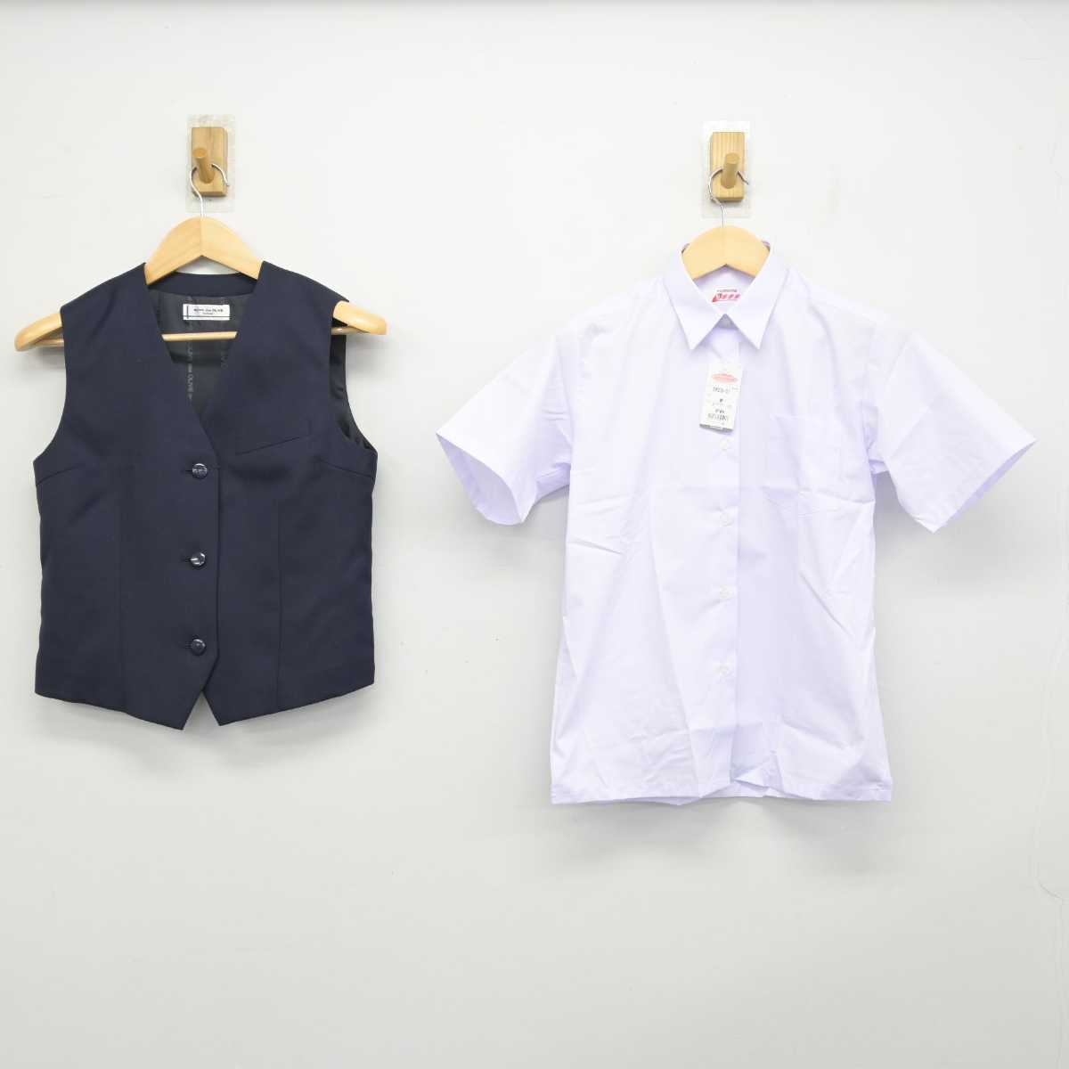 【中古】埼玉県 白幡中学校 女子制服 3点 (ベスト・シャツ・スカート) sf054258