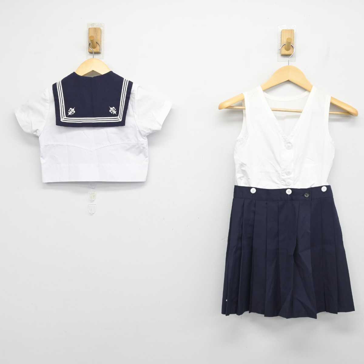 【中古】神奈川県 湘南白百合学園小学校 女子制服 4点 (セーラー服・スカート) sf054276