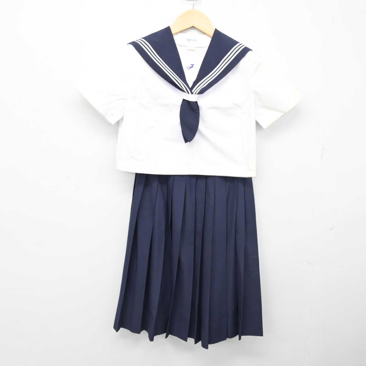 【中古】大分県 大分大学教育学部附属中学校 女子制服 2点 (セーラー服・スカート) sf054309