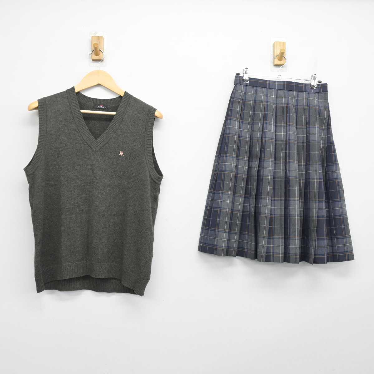 【中古】北海道 帯広緑陽高等学校 女子制服 2点 (ニットベスト・スカート) sf054458