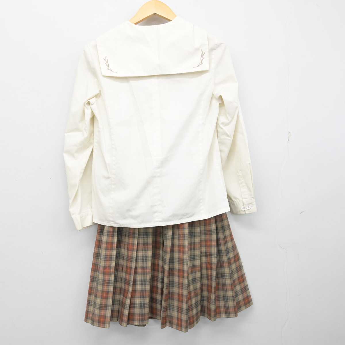 【中古】愛知県 名城大学附属高等学校 女子制服 2点 (シャツ・スカート) sf054460