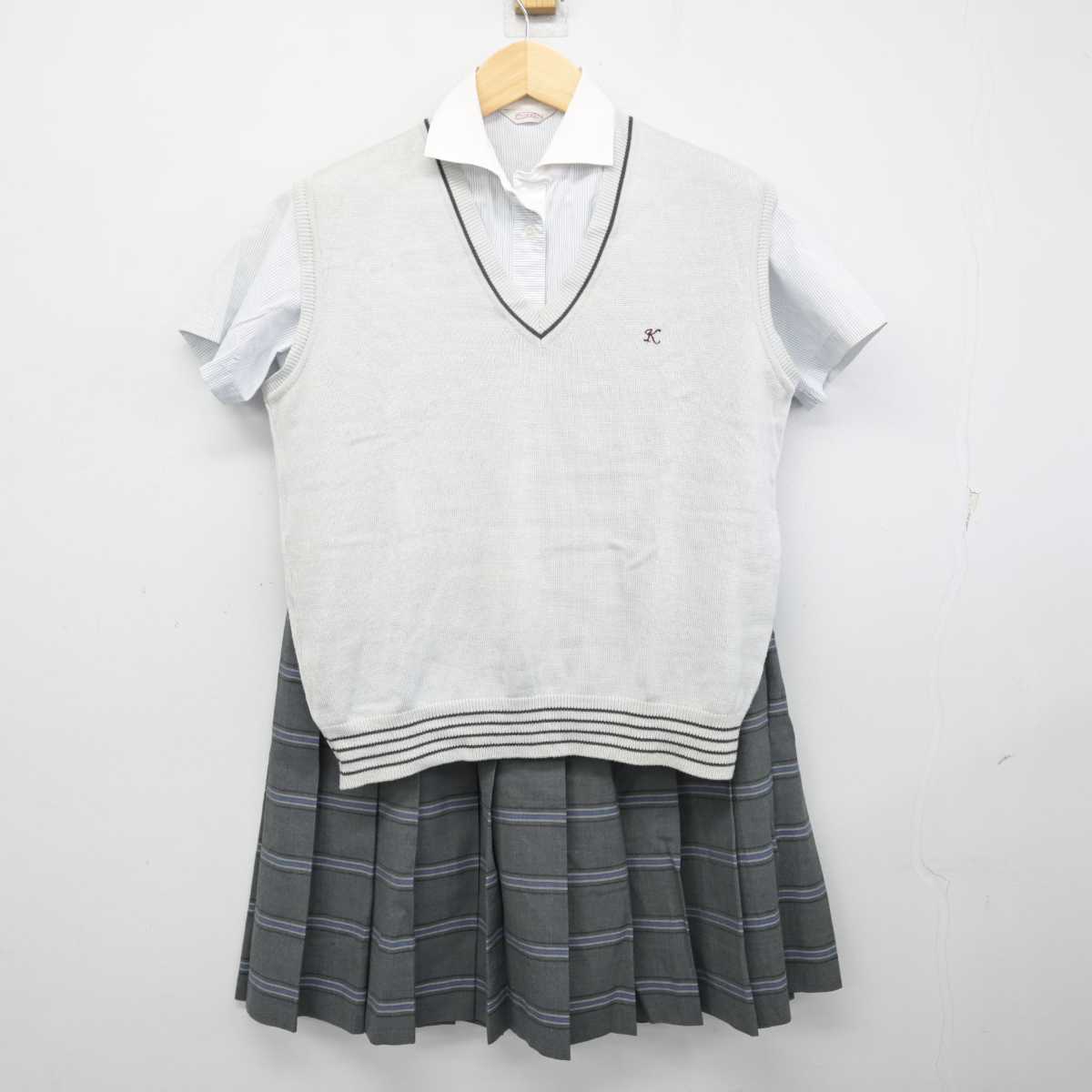 【中古】大阪府 関西福祉科学大学高等学校 女子制服 3点 (ニットベスト・シャツ・スカート) sf054598