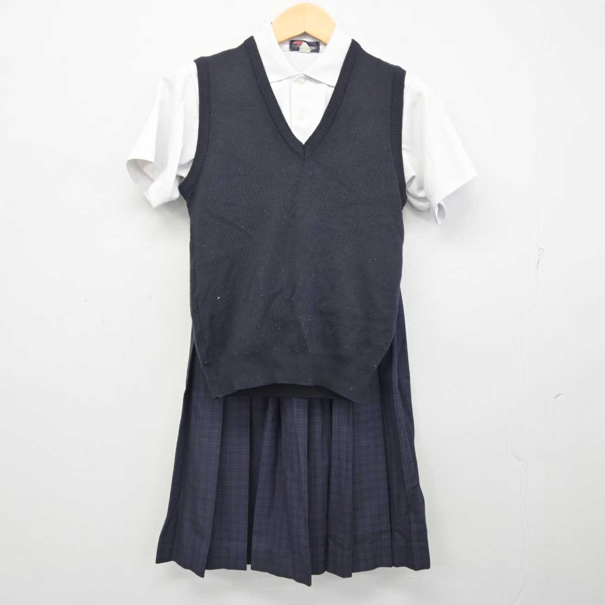 【中古】福岡県 福岡市内新中学標準服 女子制服 3点 (ニットベスト・シャツ・スカート) sf054776