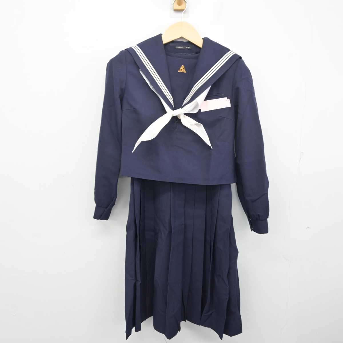 【中古】福岡県 新宮中学校 女子制服 3点 (セーラー服・ジャンパースカート・ニット) sf054949