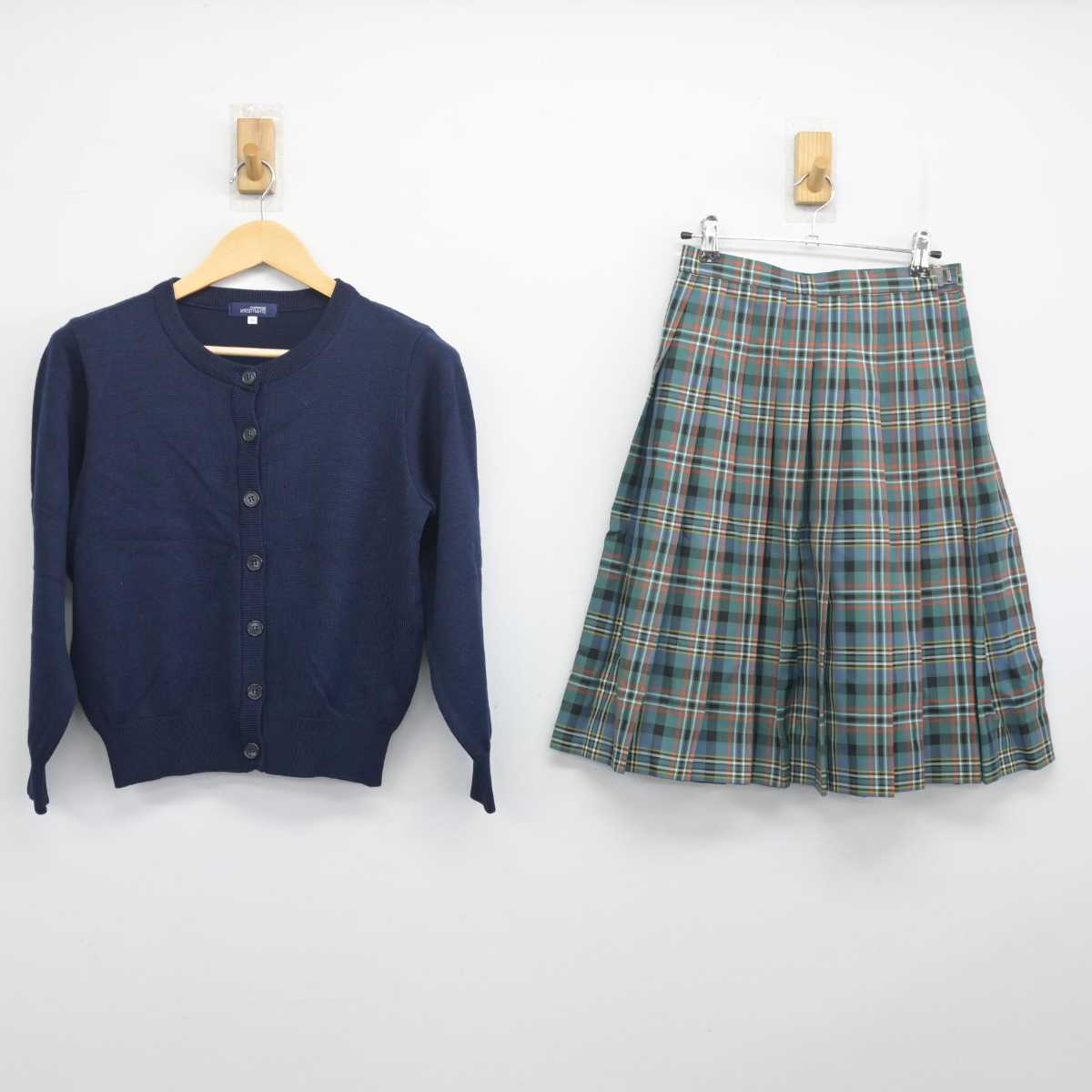 【中古】埼玉県 獨協埼玉中学高等学校 女子制服 2点 (ニット・スカート) sf055151