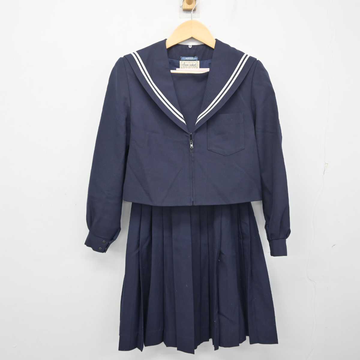 【中古】愛知県 はとり中学校 女子制服 2点 (セーラー服・スカート) sf055336