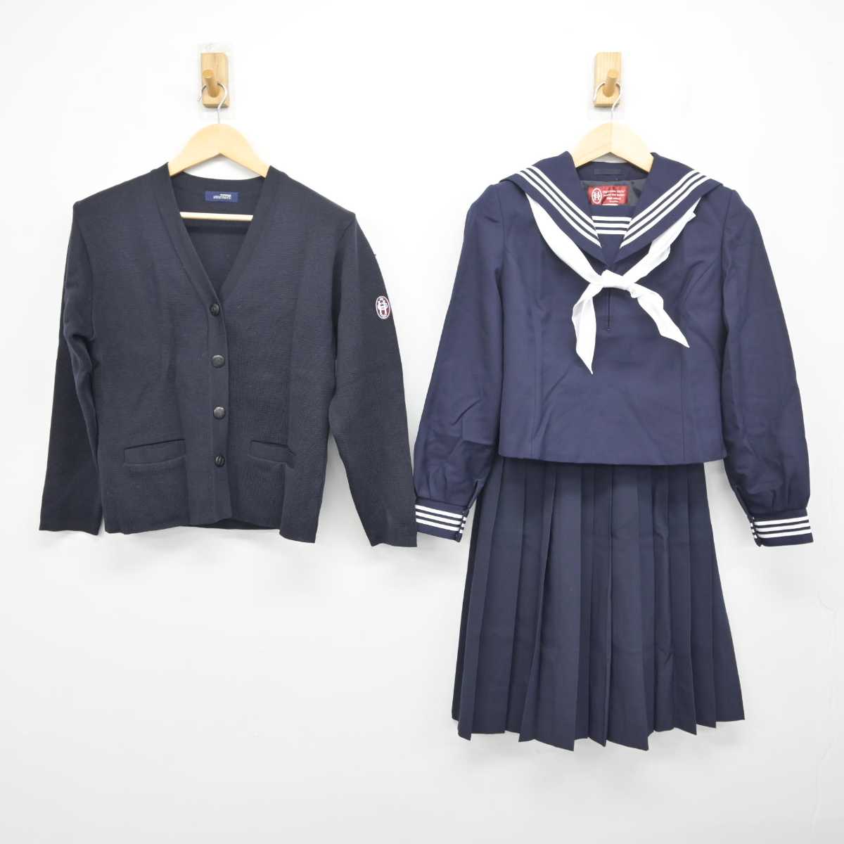 【中古】広島県 比治山女子高等学校 女子制服 4点 (ニット・セーラー服・スカート) sf055386