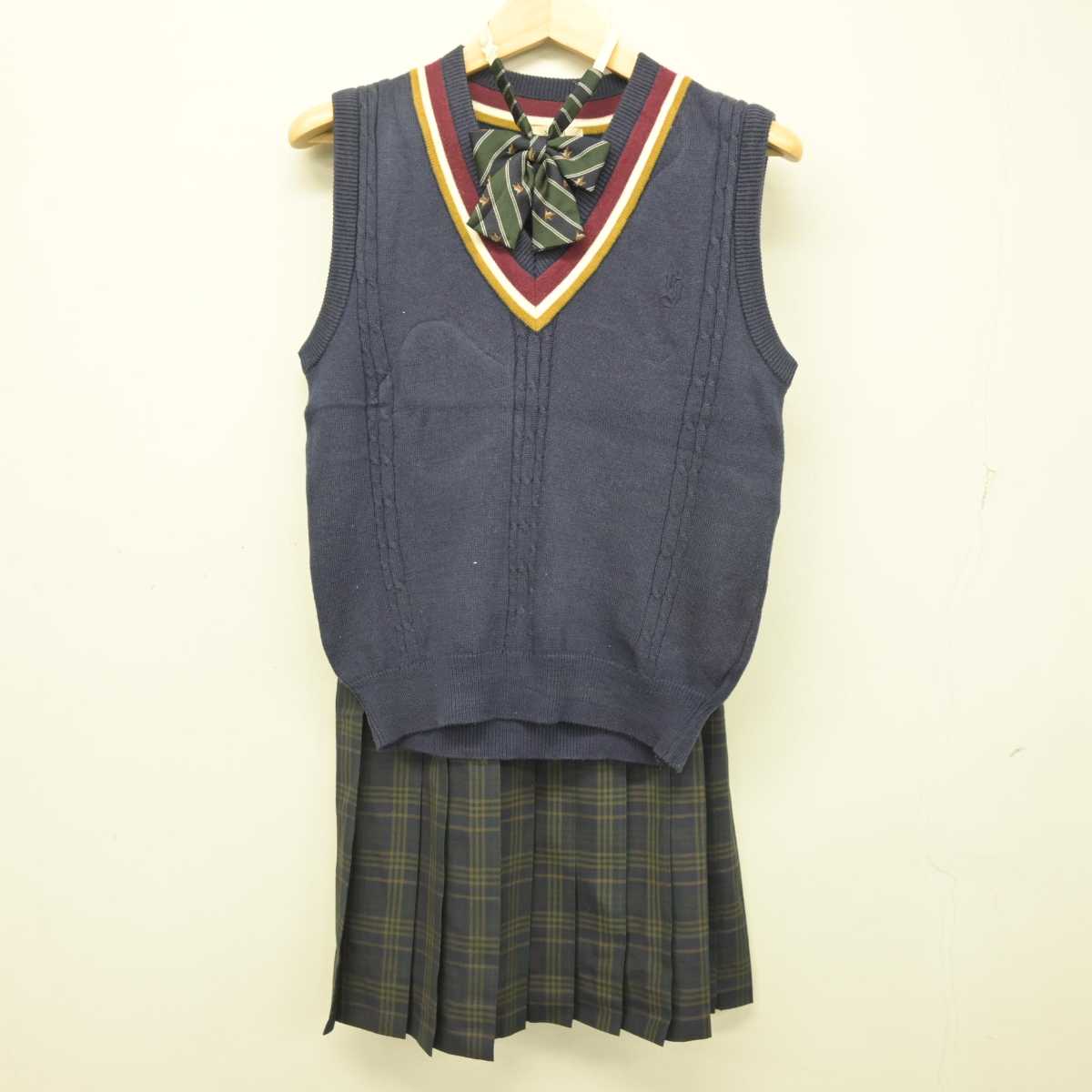 【中古】新潟県 関根学園高等学校 女子制服 3点 (ニットベスト・スカート) sf055417