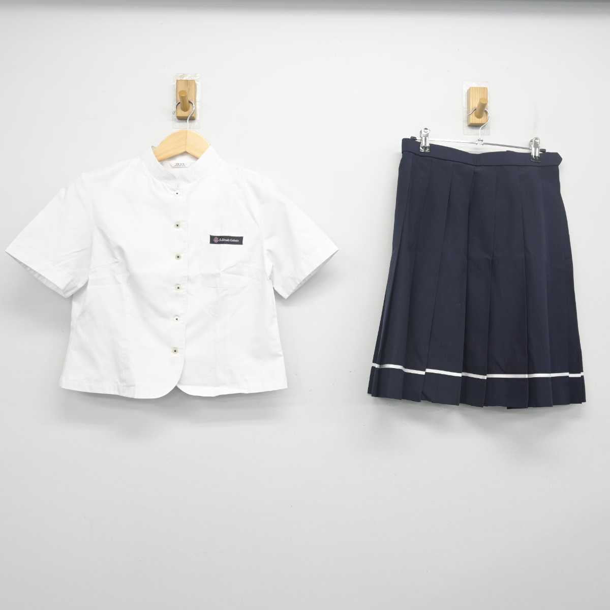 【中古】青森県 八戸聖ウルスラ学院中学校・高等学校 女子制服 2点 (シャツ・スカート) sf055612