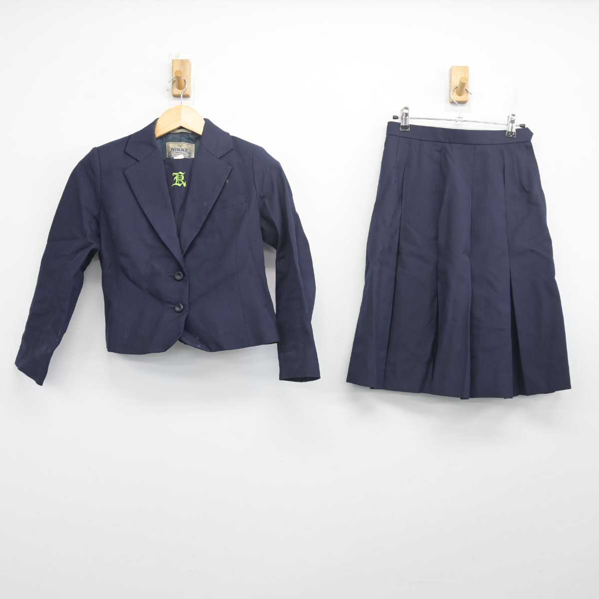 【中古】愛媛県 小松高等学校 女子制服 2点 (ブレザー・スカート) sf055694