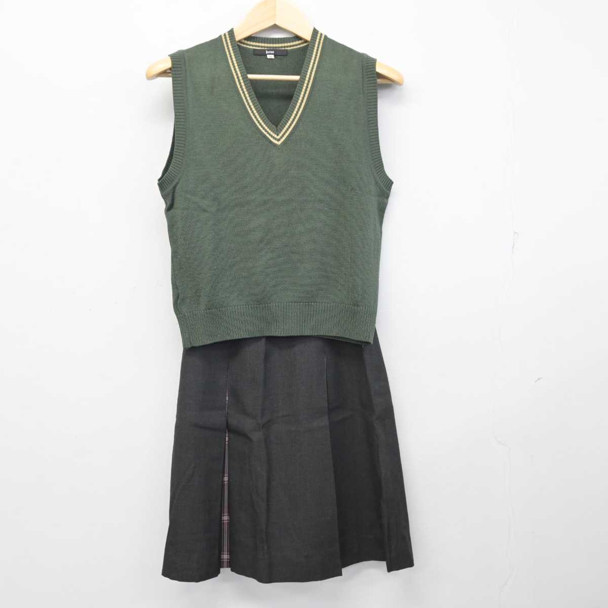 【中古】埼玉県 昌平中学校 女子制服 4点 (ニット・ニットベスト・スカート) sf056166