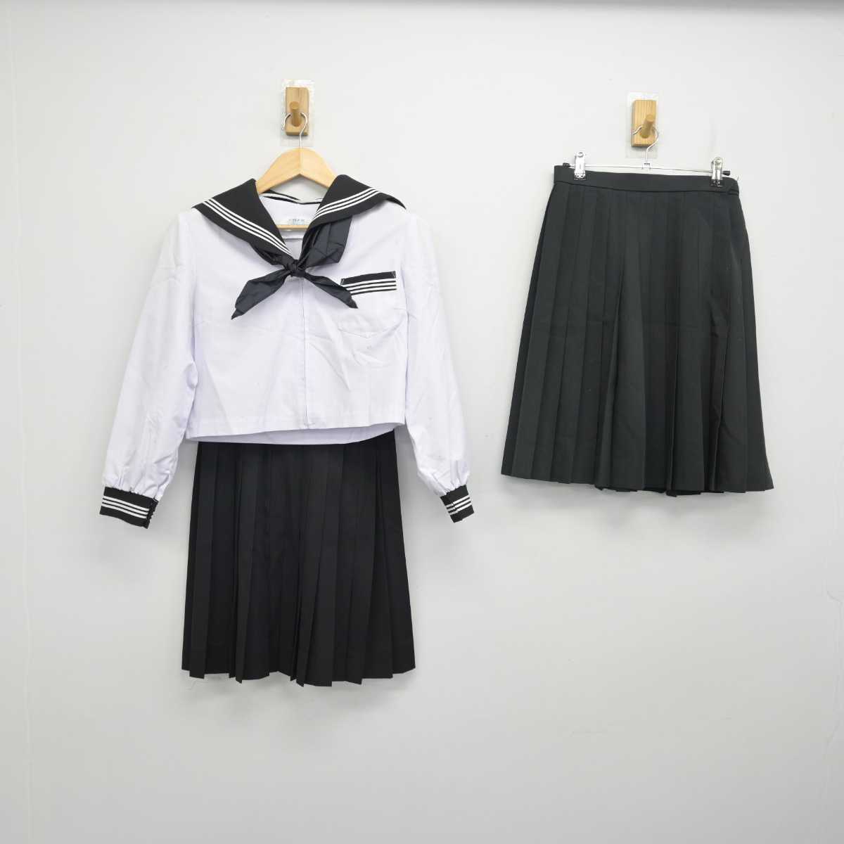 【中古】三重県 松阪高等学校 女子制服 4点 (セーラー服・スカート) sf056282