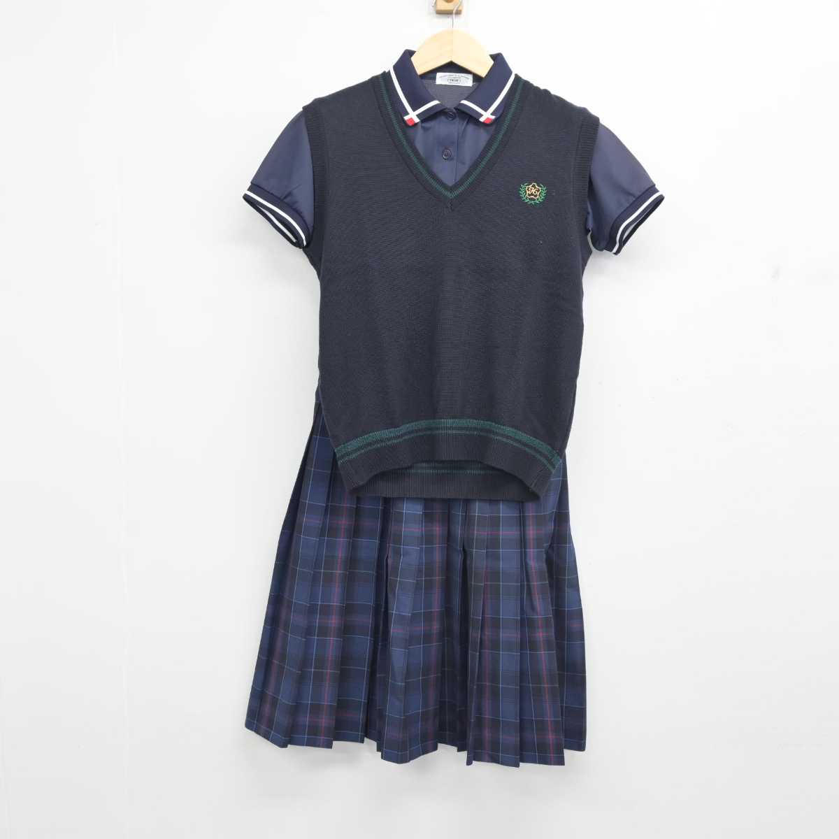 【中古】熊本県 熊本中央高等学校 女子制服 3点 (ニットベスト・シャツ・スカート) sf056293