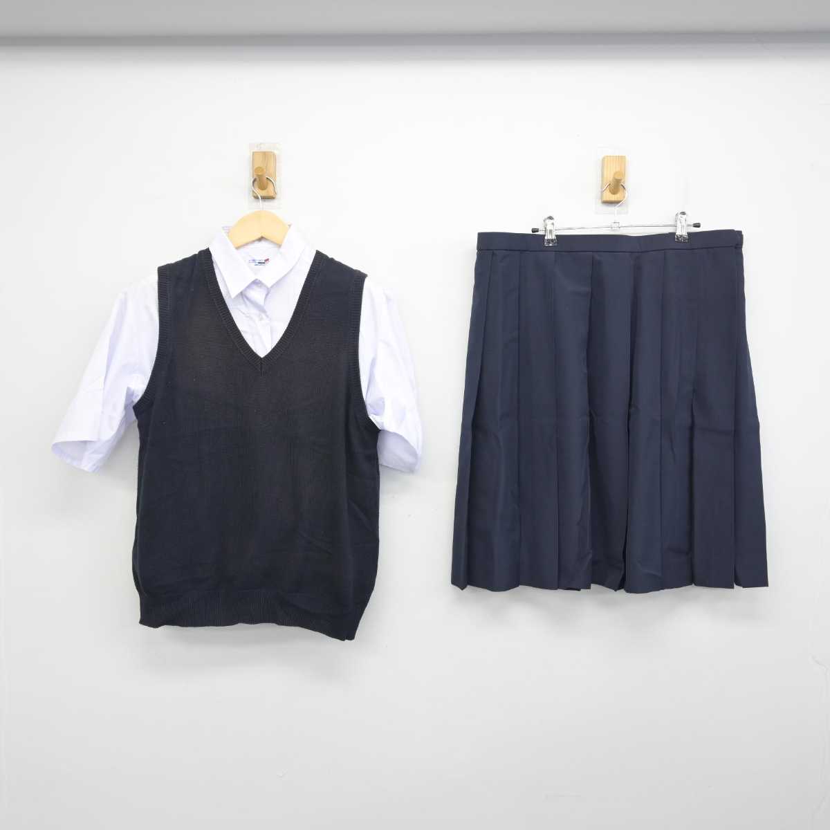 【中古】埼玉県 上尾中学校 女子制服 3点 (ニットベスト・シャツ・スカート) sf056474