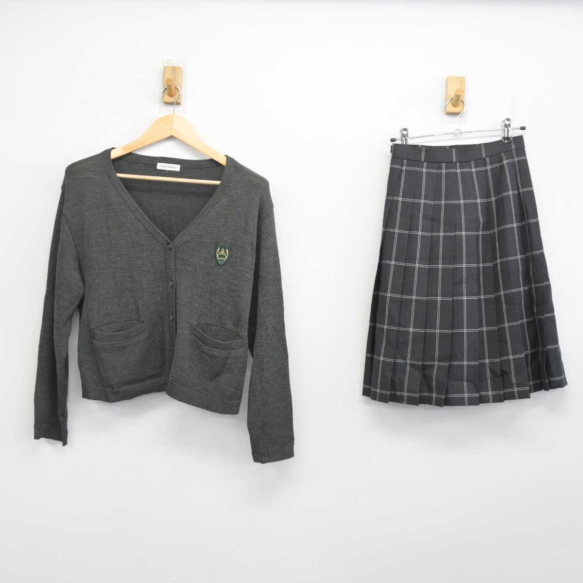 【中古】岡山県 山陽学園高等学校 女子制服 2点 (ニット・スカート) sf056612