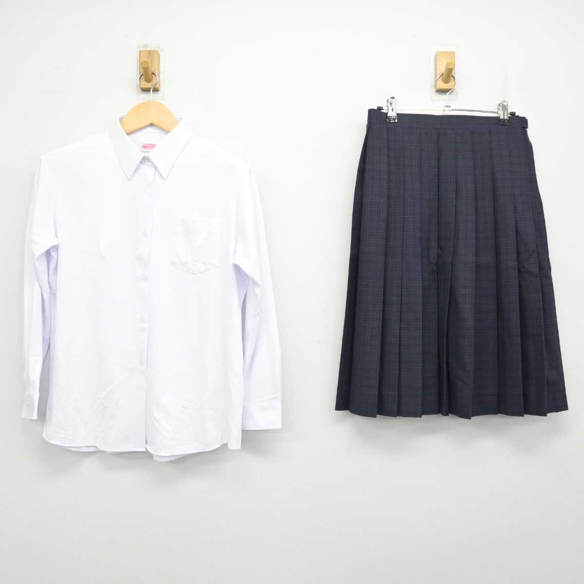 【中古】福岡県 福岡市内中学新標準服 女子制服 2点 (シャツ・スカート) sf056713