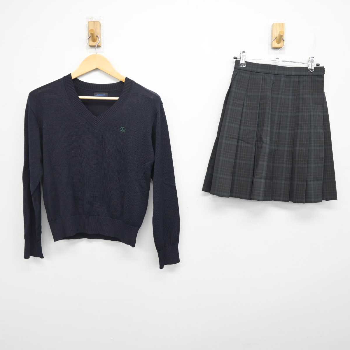 【中古】東京都 専修大学附属高等学校 女子制服 2点 (ニット・スカート) sf056797