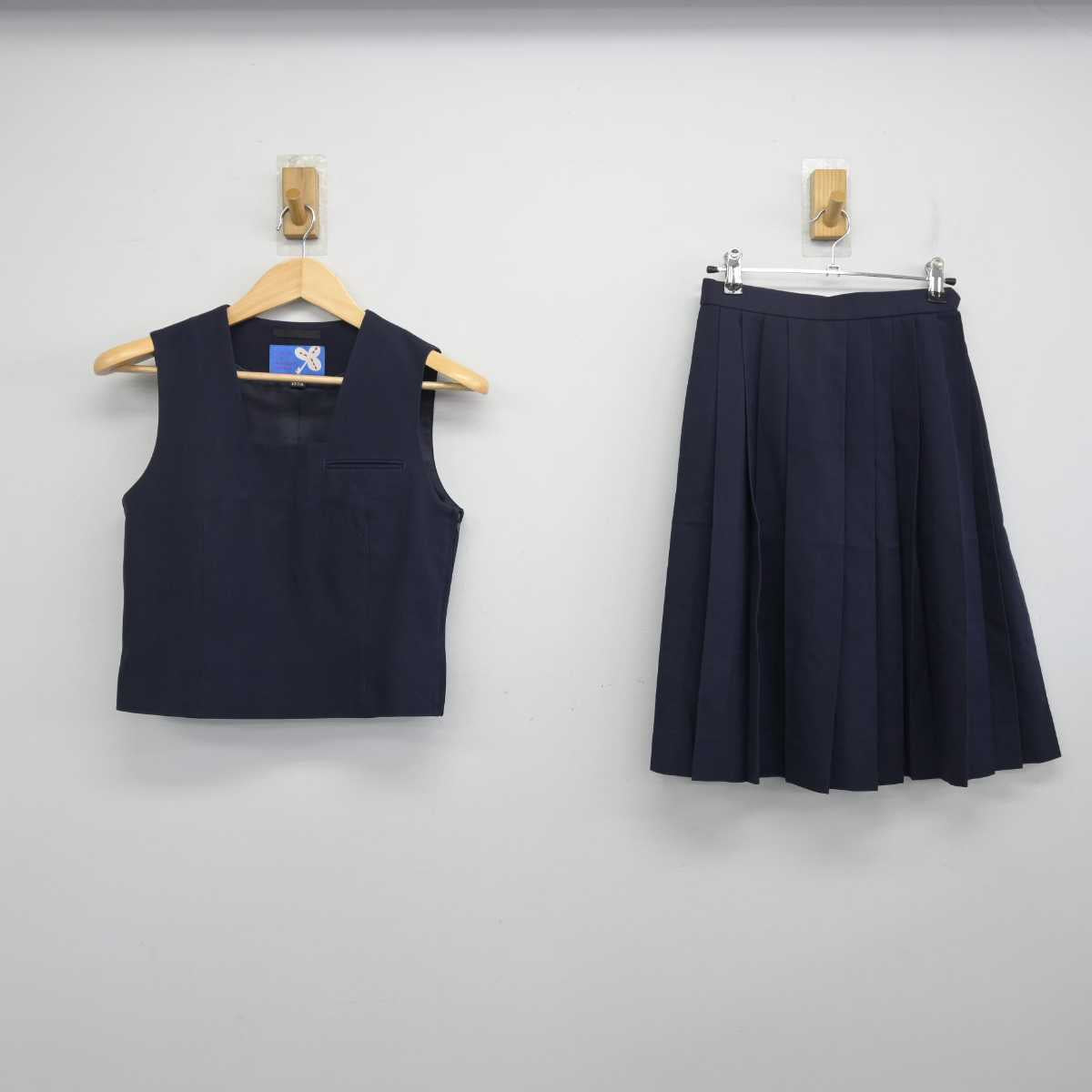 【中古】北海道 琴似中学校 女子制服 3点 (ブレザー・スカート・ベスト) sf056814