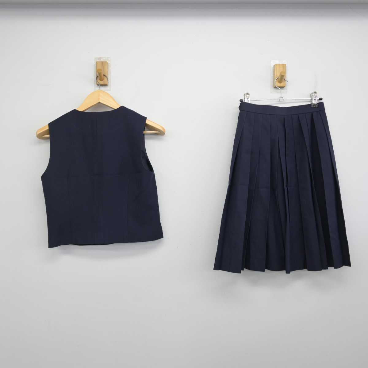 【中古】北海道 琴似中学校 女子制服 3点 (ブレザー・スカート・ベスト) sf056814