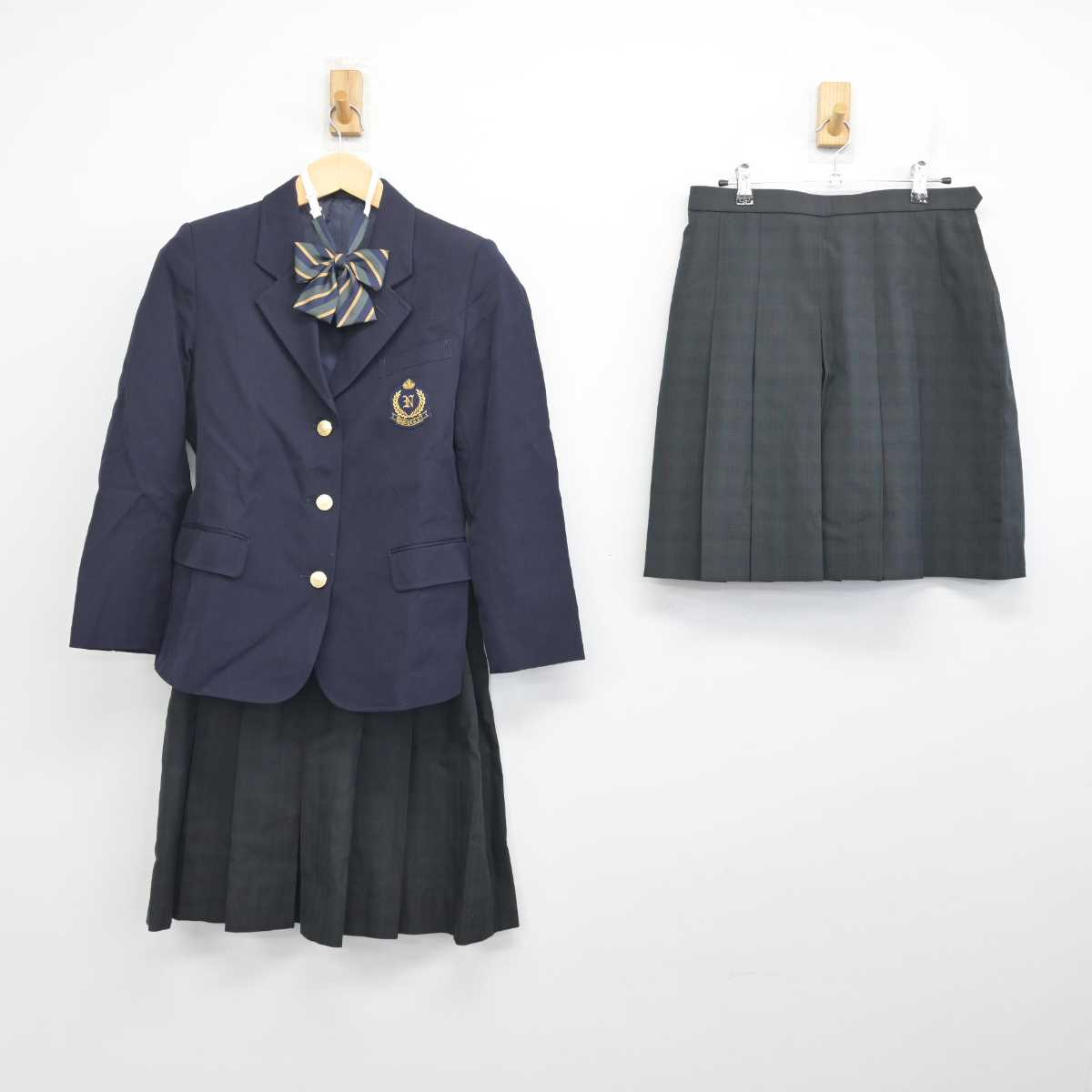 【中古】東京都 成瀬高等学校 女子制服 4点 (ブレザー・スカート) sf056841