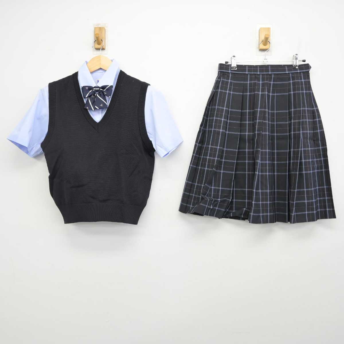 【中古】東京都 日本大学鶴ヶ丘高等学校 女子制服 4点 (ニットベスト・シャツ・スカート) sf056988